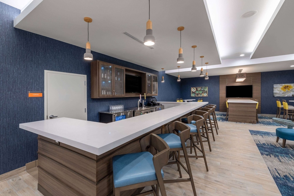 La Quinta Inn and Suites by Wyndham Round Rock East 5/43
