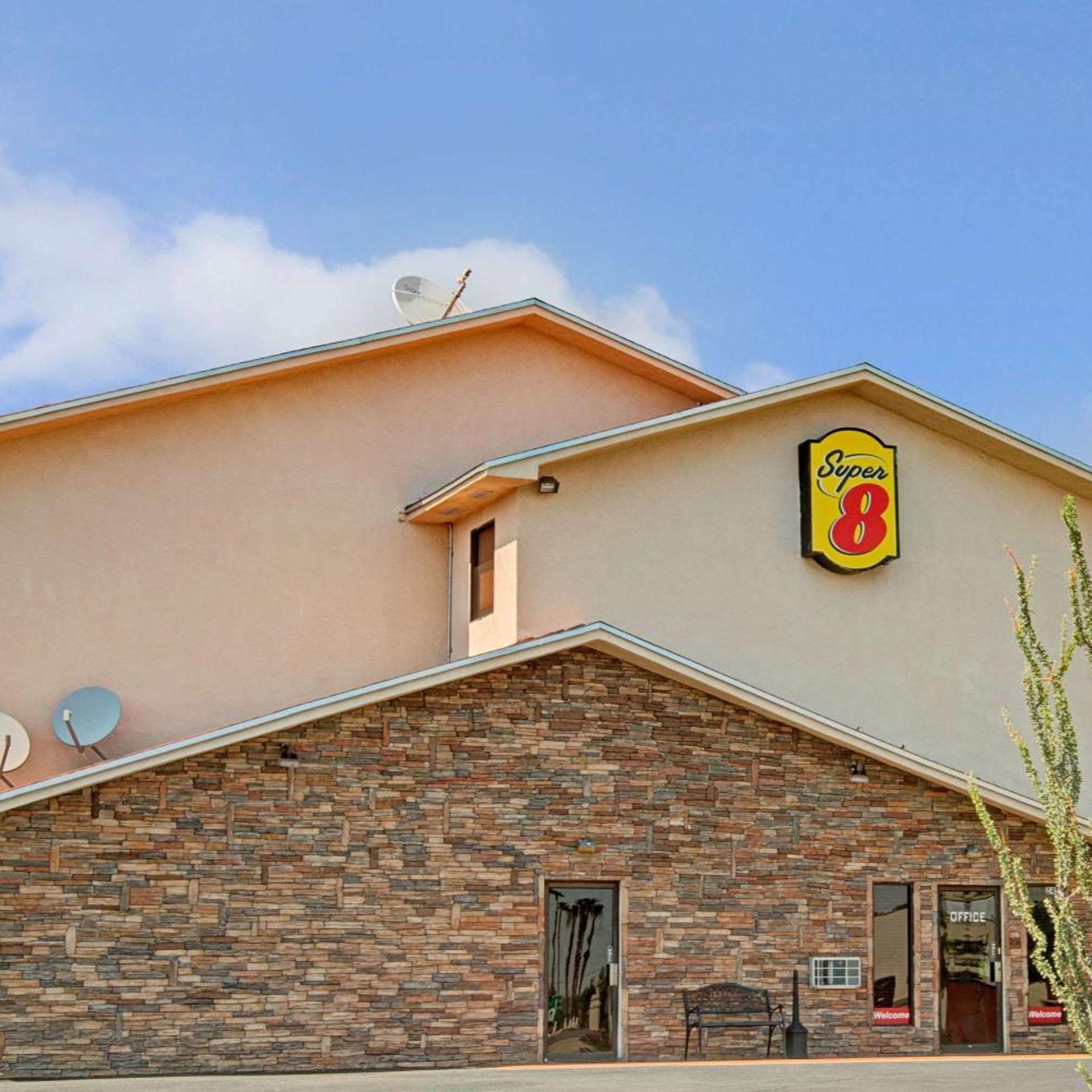 Super 8 by Wyndham Las Cruces University Area 2/21