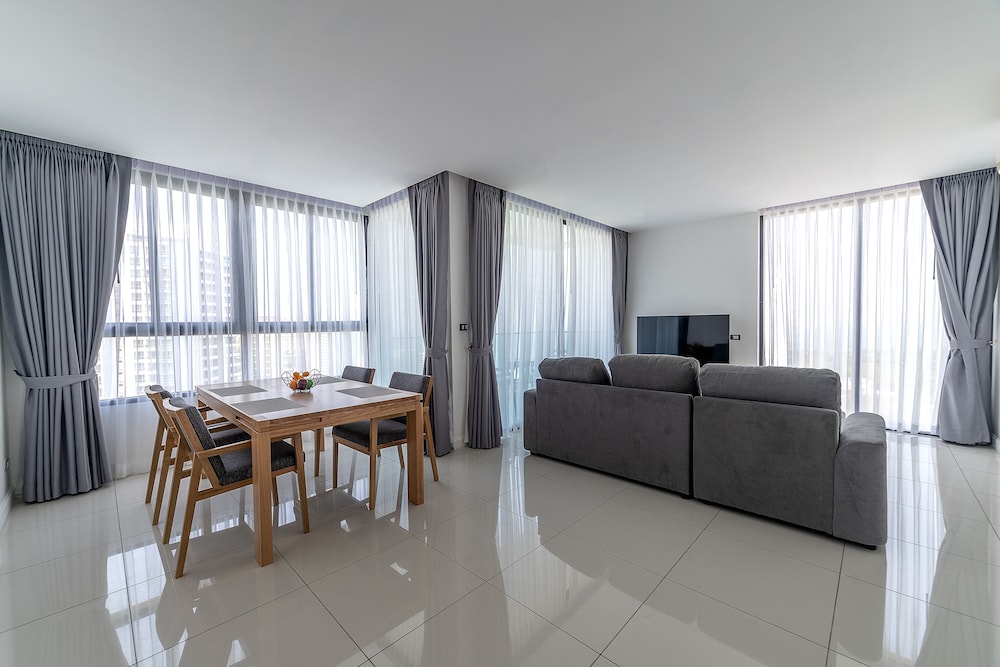 The Point Pratumnak by PSR ASIA 32/50