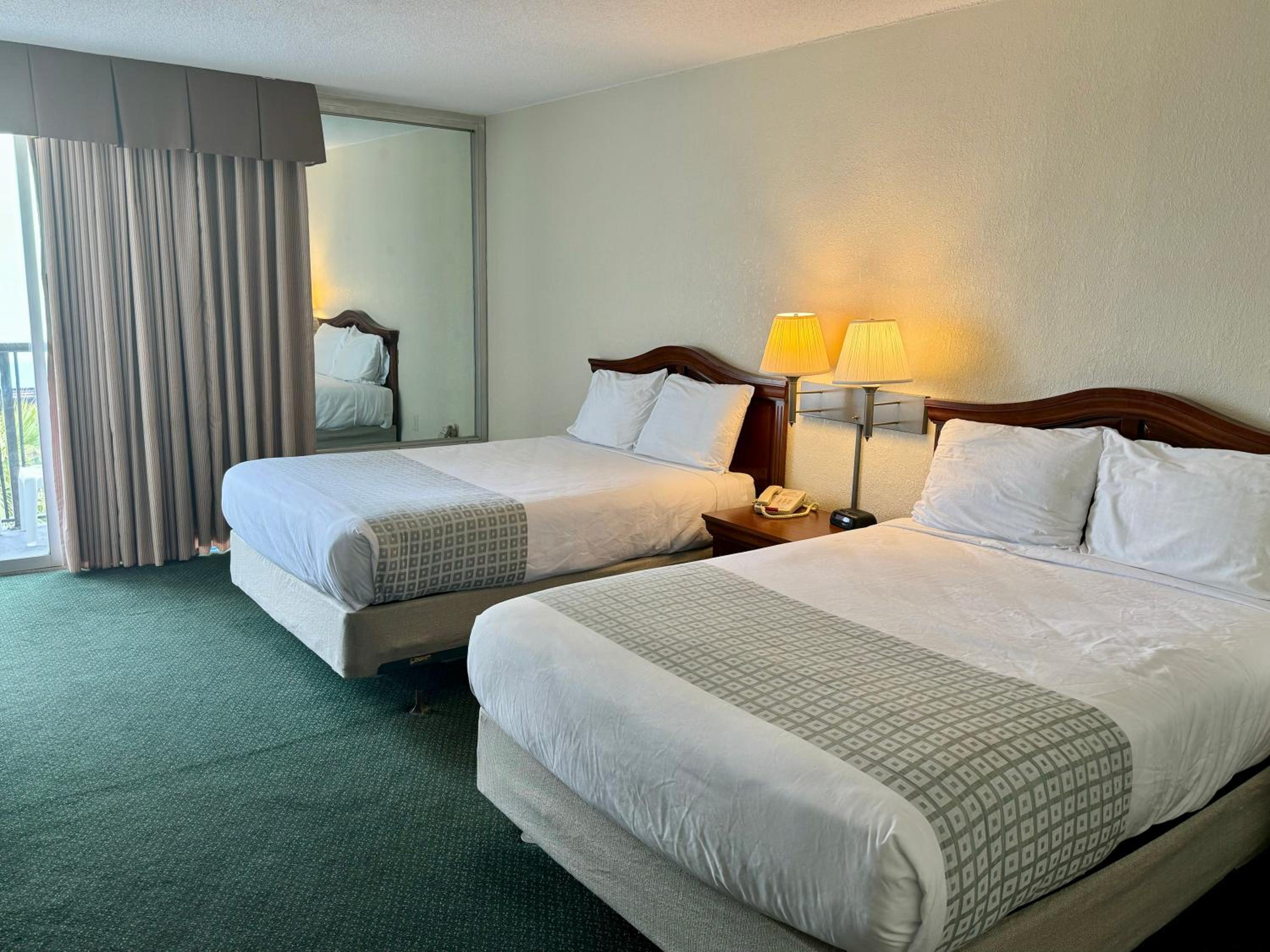 Efficiency, 2 Double Beds, City View, Hot Tub, Kitchen