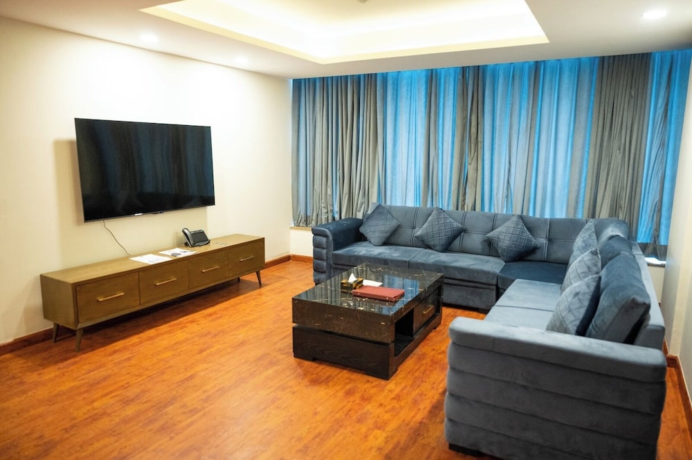 Centaurus Hotel Suites 23/42