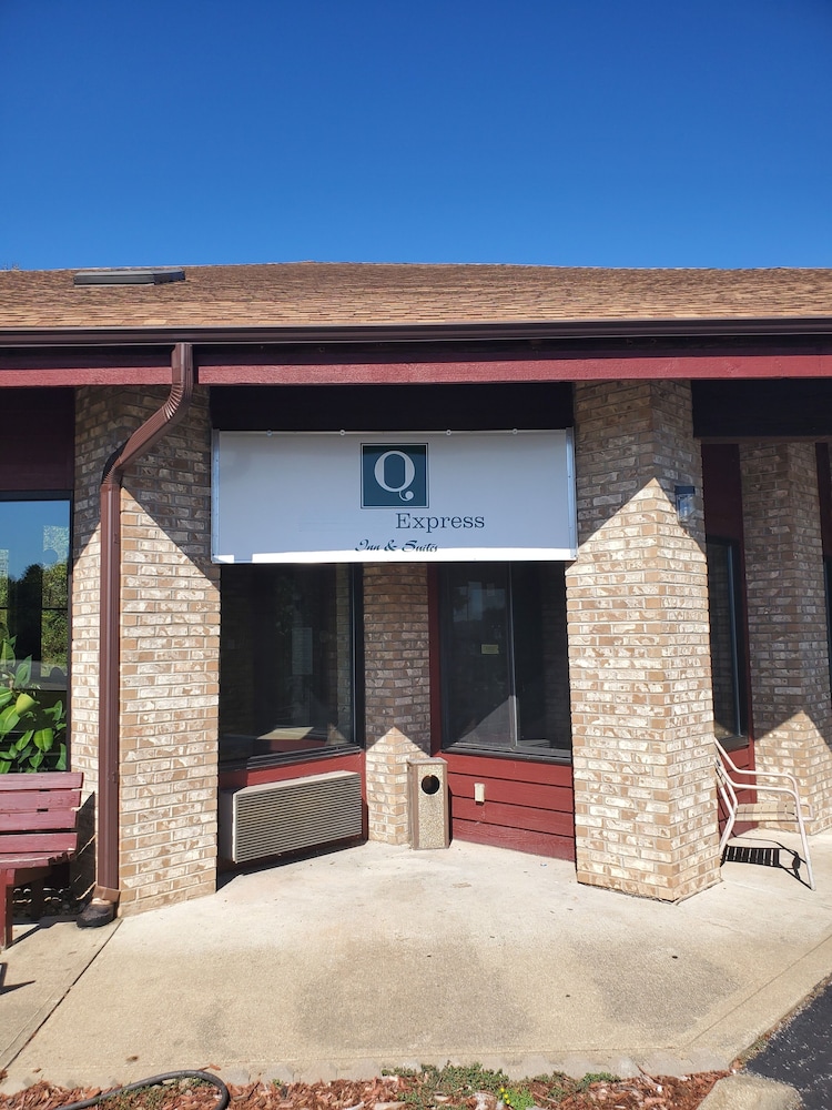 Quality Express Inn Suites Mineral Wells 4/49