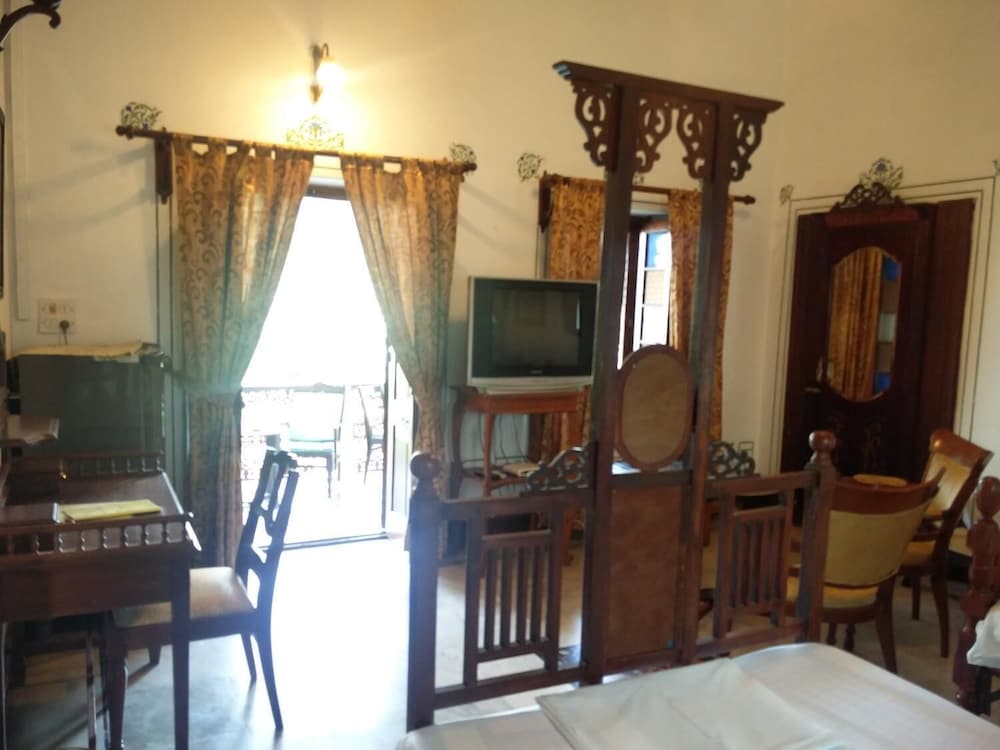 HOTEL RANGNIWAS PALACE 19/52