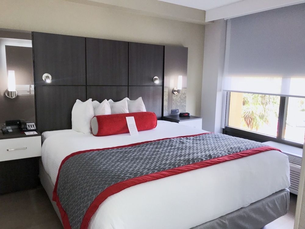 Ramada by Wyndham Suites Orlando Airport 9/56