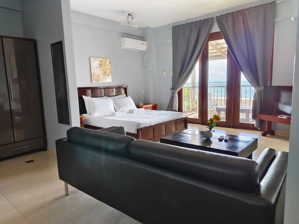 Reef Beach Resort 17/69