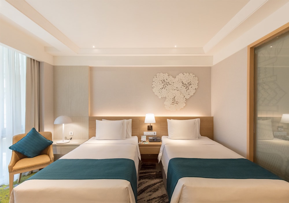 Holiday Inn Bangkok Hotel 17/76