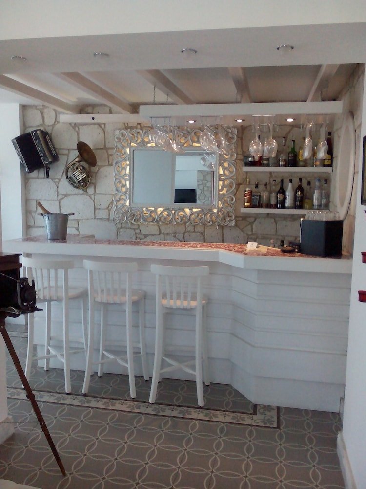 Cella Boutique Hotel 39/44
