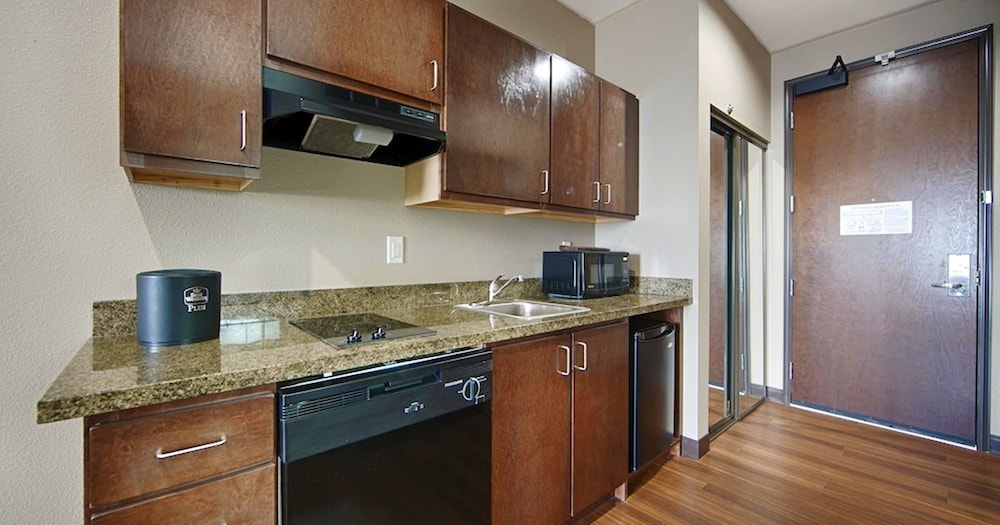 Candlewood Suites Waco 46/58