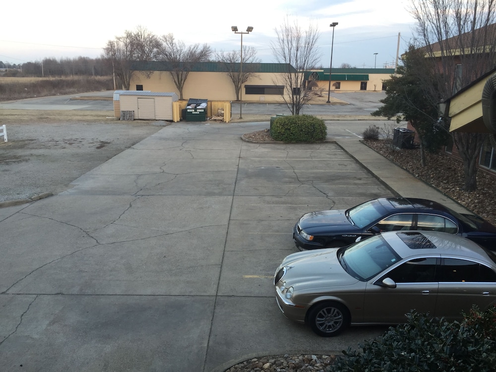 Fairview Inn Suites 33/40
