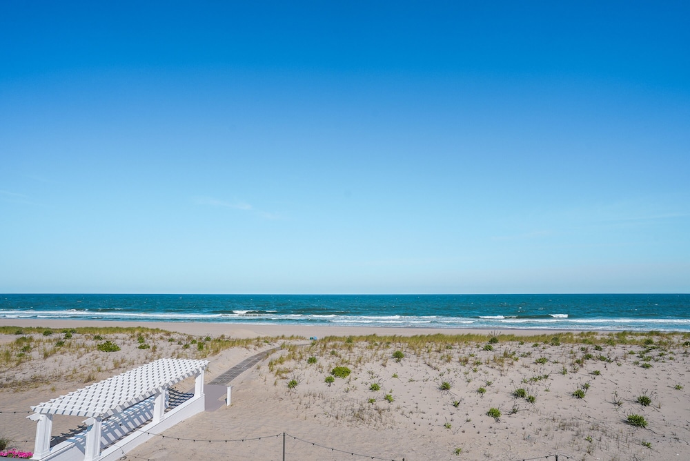 Spray Beach Oceanfront Hotel 22/27
