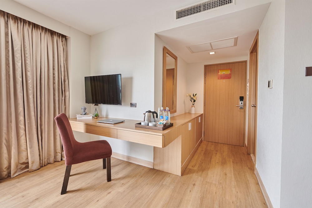 Adelphi Pattaya 54/61