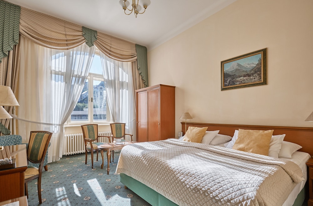 EXCLUSIVE, DOUBLE BED, CITY VIEW