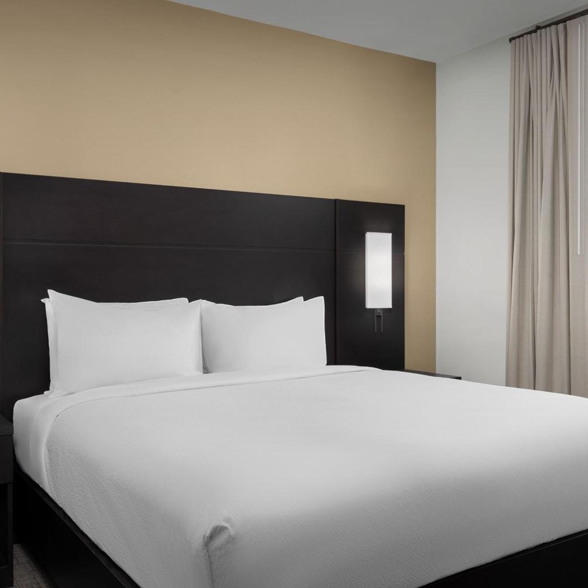 1 Bedroom, Suite, King Bed, Sofa