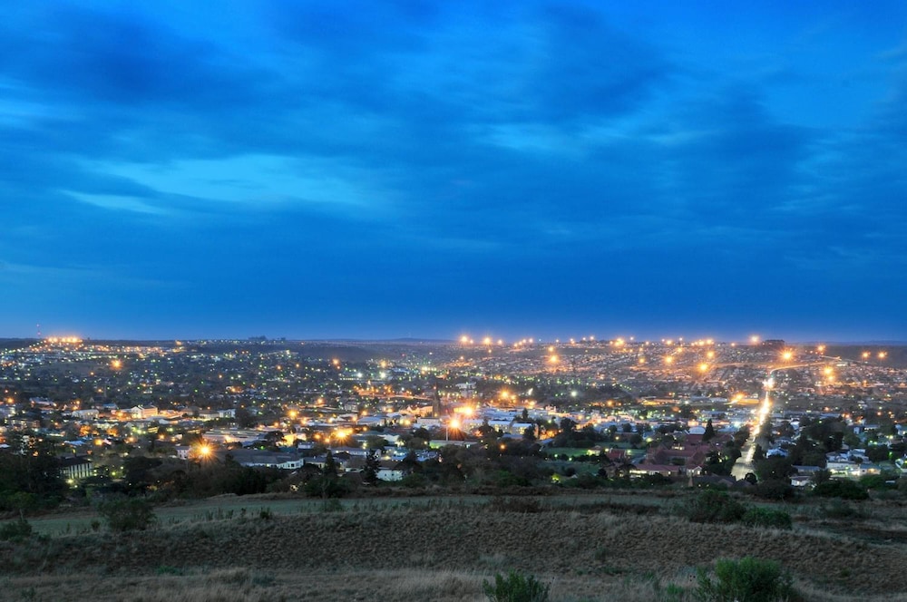 8A Grahamstown 28/33