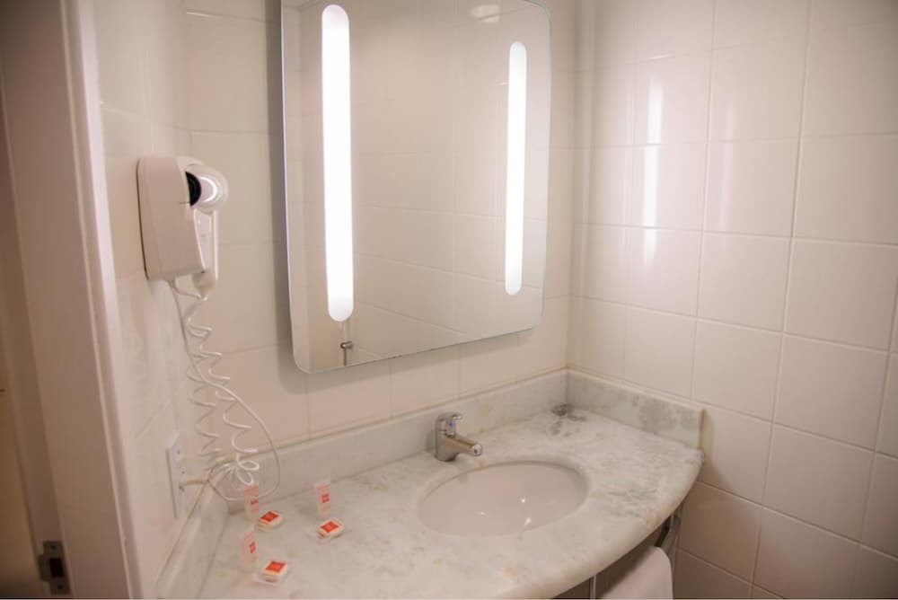 Ibis Joinville 56/58