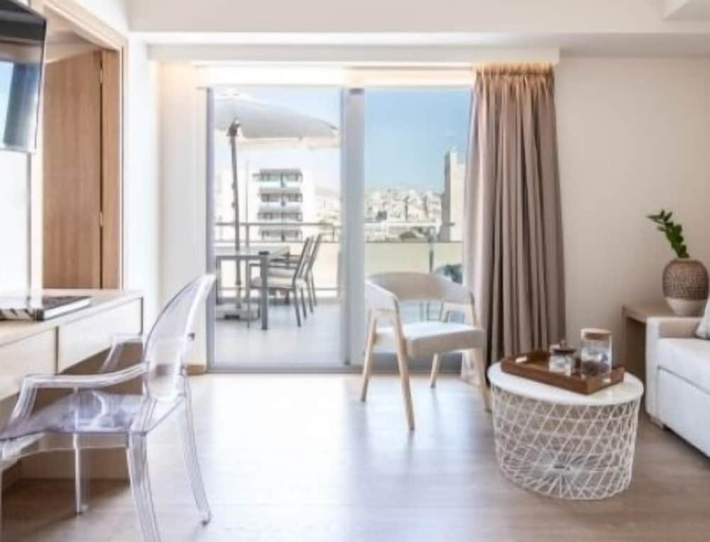 Gallery Suites and Residences 34/43
