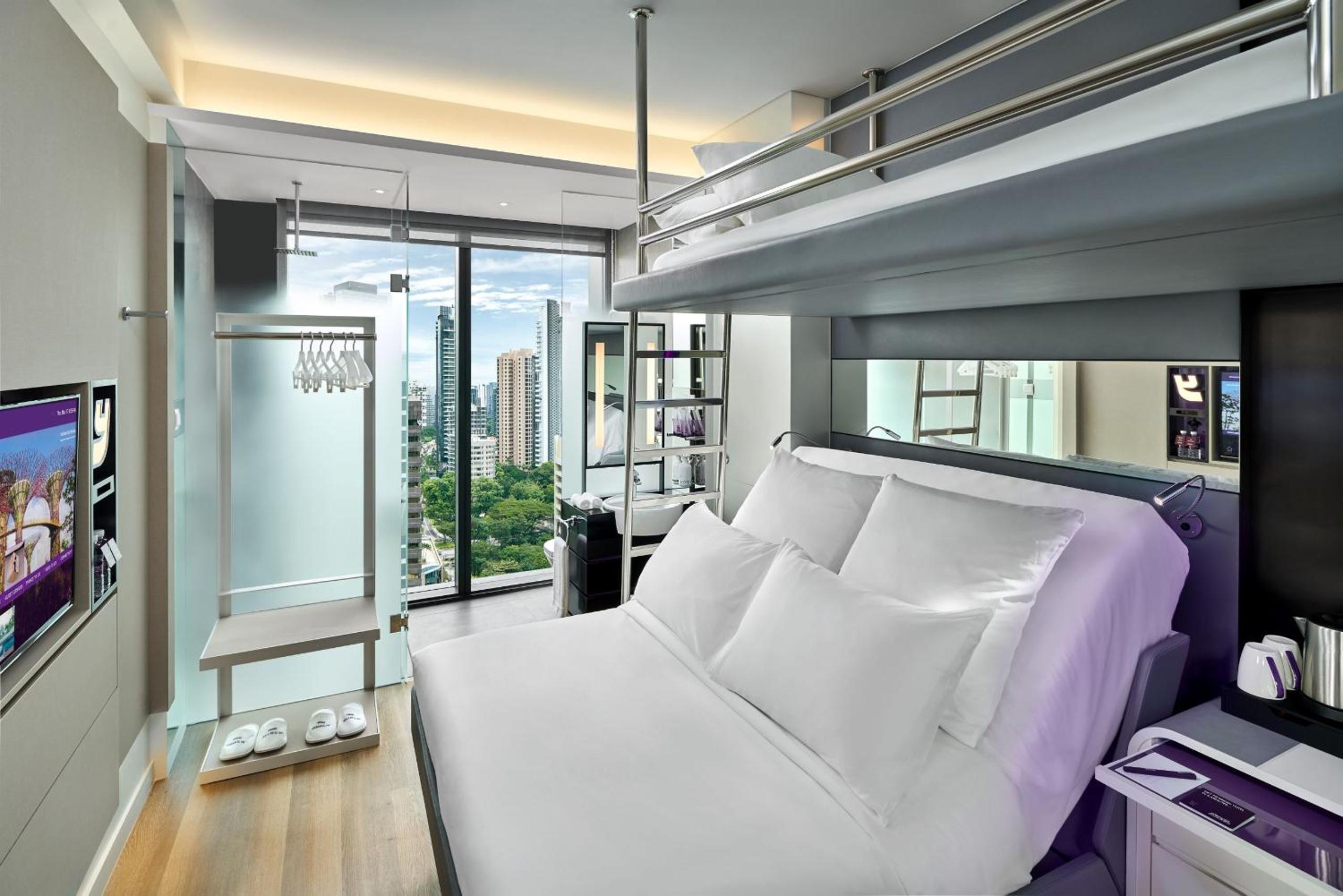ROOM, TRIPLE, CITY VIEW