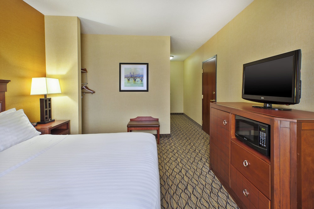 Holiday Inn Express & Suites Belleville (Airport Area) 17/50