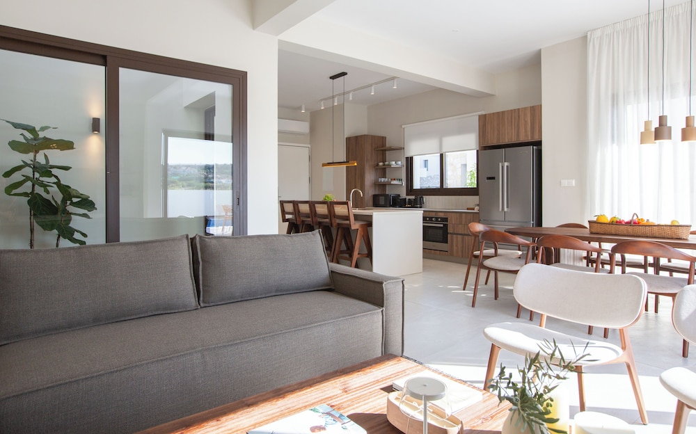LIV & Co Suites & Villas 19/37