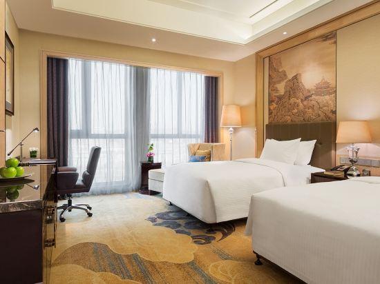 Hollywood, Twin Beds, King Bed, Bathtub, Large