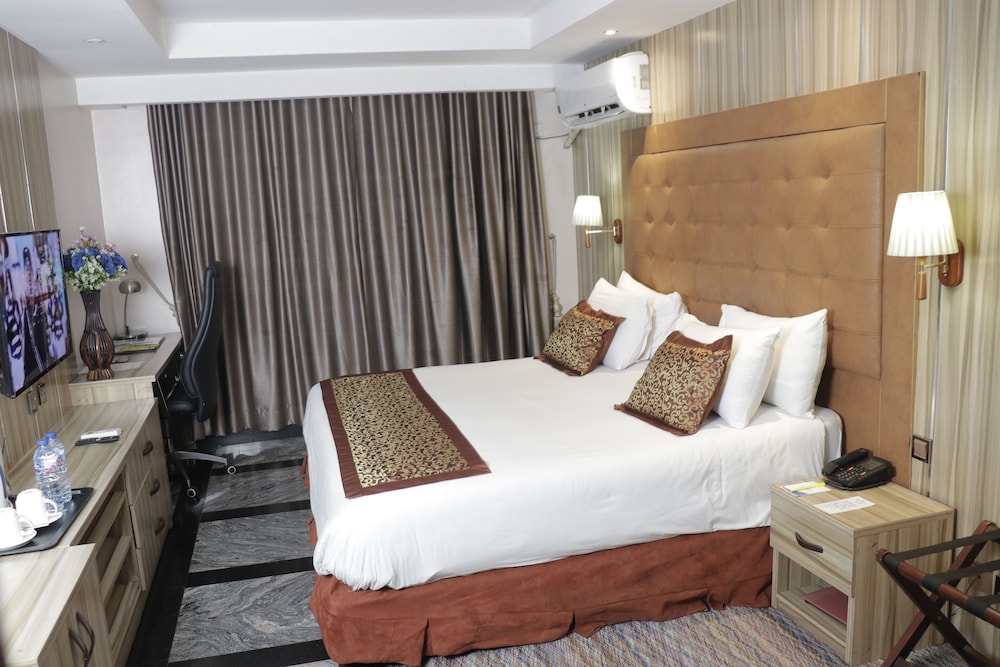 GOLDEN TULIP PORT HARCOURT 31/81
