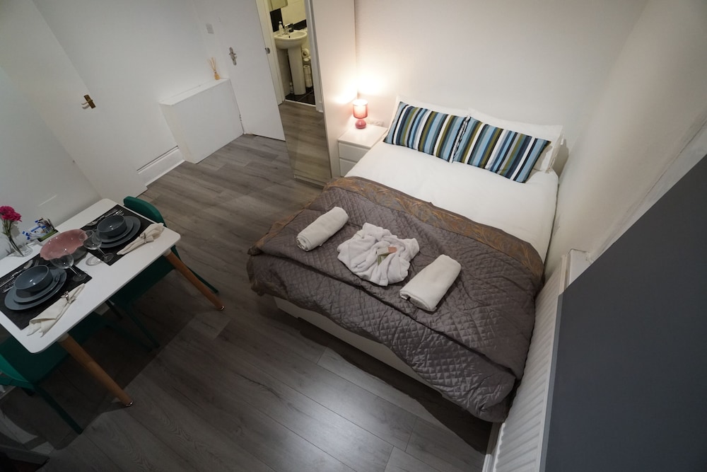 London Queens Apartments 35/50