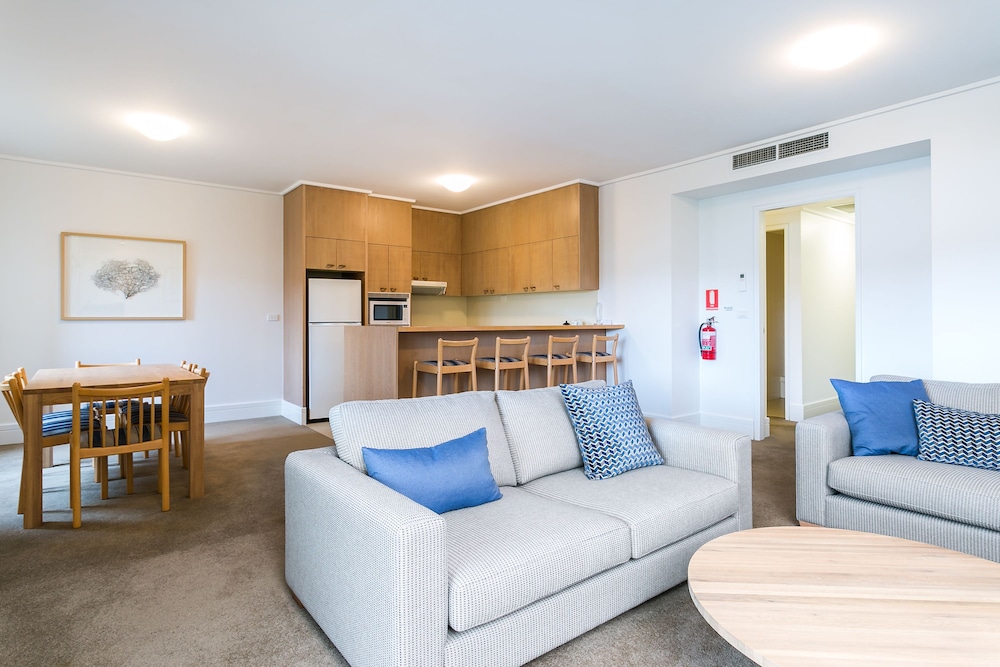 PORTSEA VILLAGE RESORT 57/69
