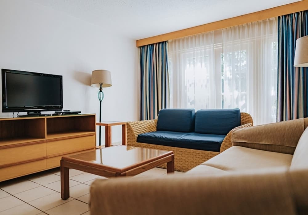 Caribbean Palm Village Resort 35/45