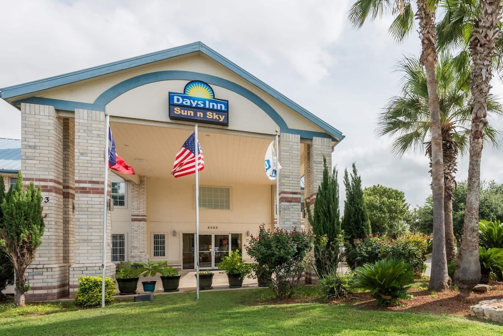Days Inn by Wyndham San Antonio Southeast/Frost Bank Center photo2