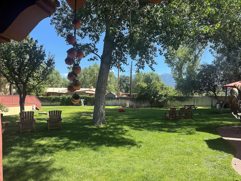 El Pueblo Lodge 70/71