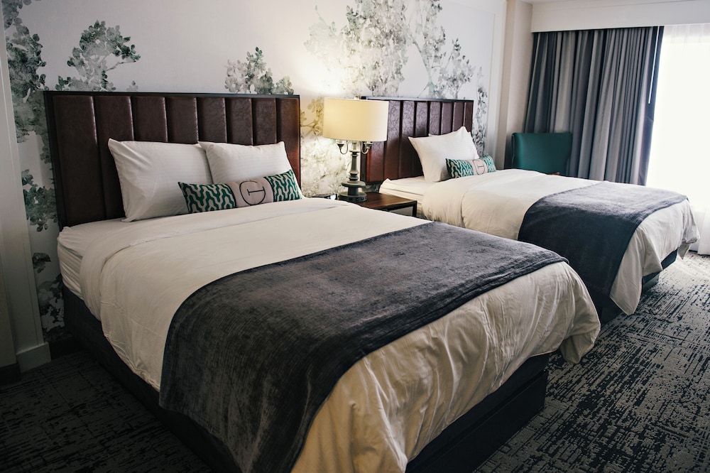 DELUXE, 2 QUEEN BEDS