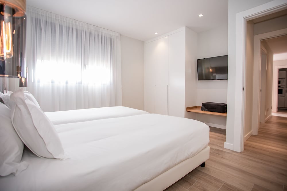 3 Bedrooms, Type D, Premium, Apartment, 4 Beds, Sofa, Balcony