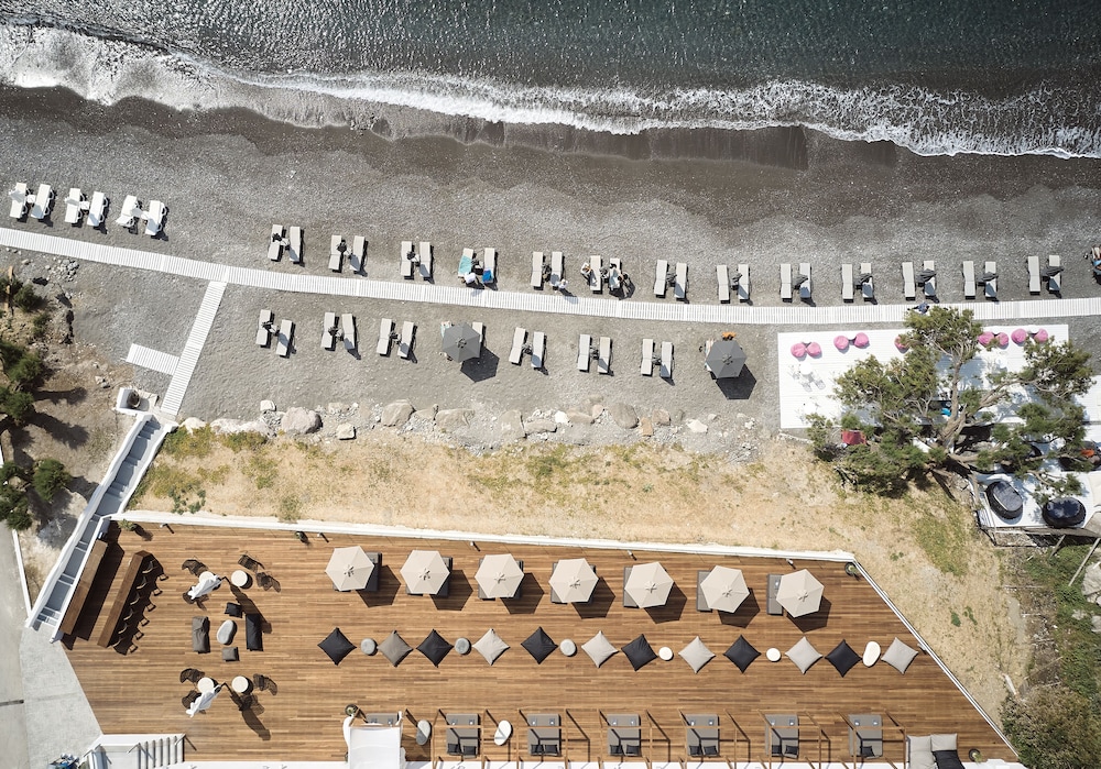 Dimitra Beach Hotel and Suites in Psalidi