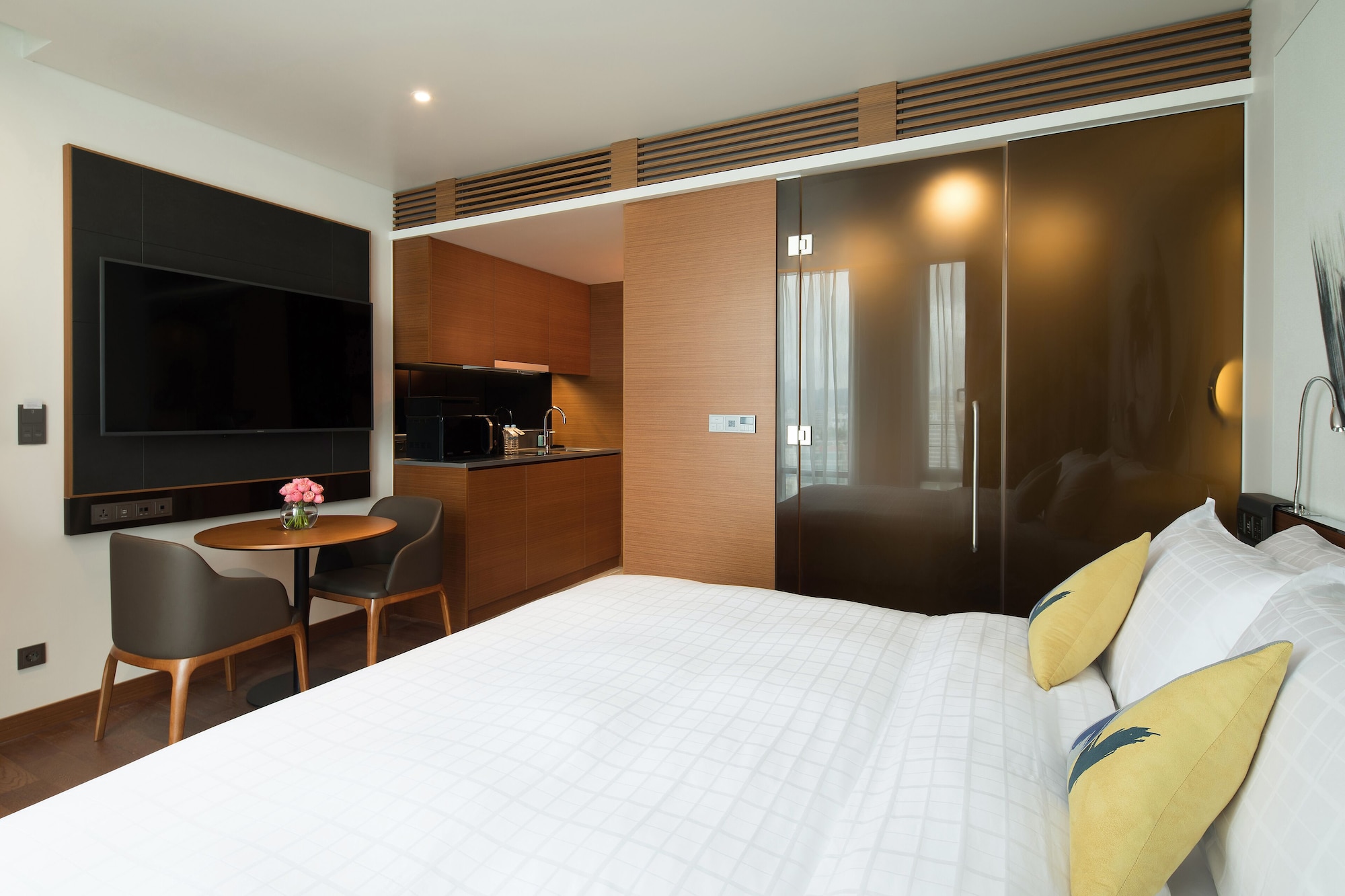 RESIDENCE, STUDIO, KING BED