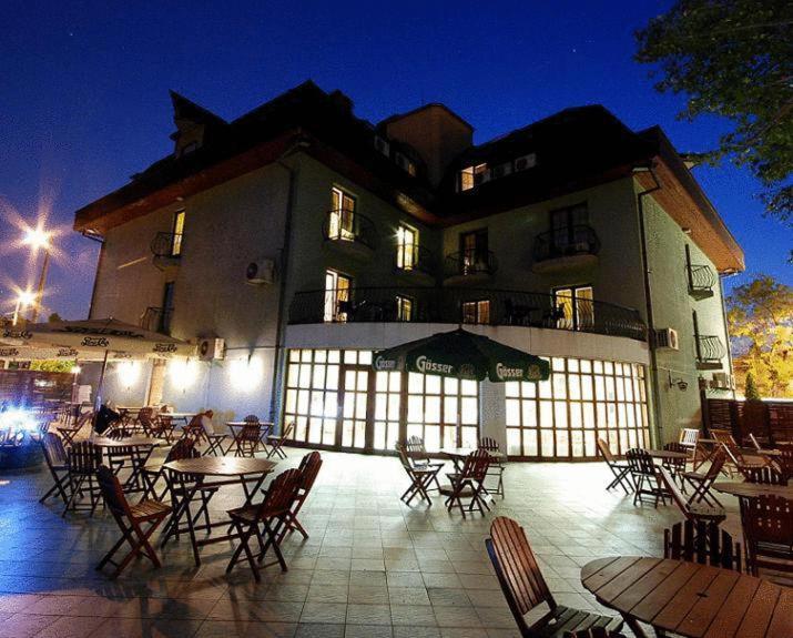 Hotel Amadeus 3/53