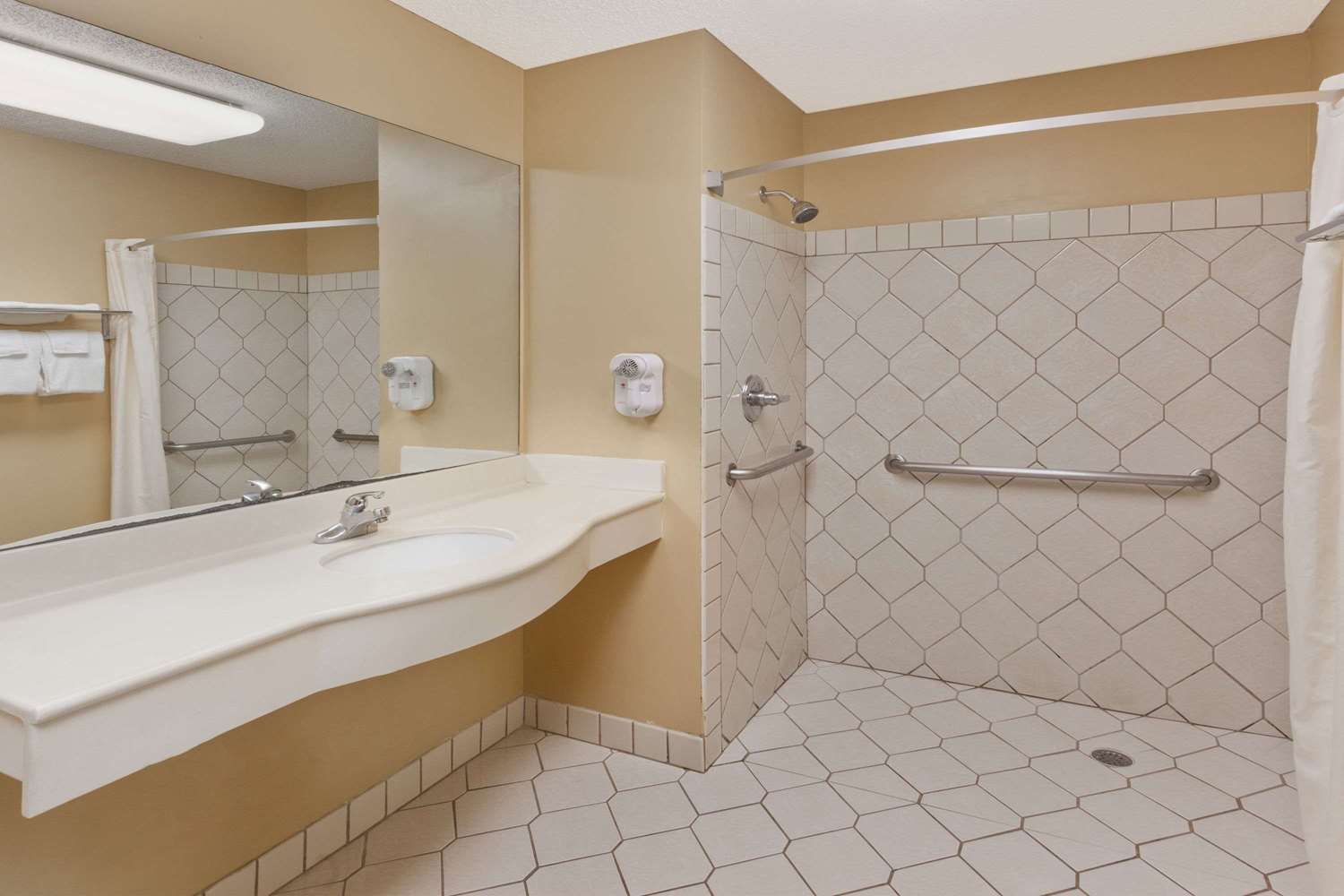 Super 8 by Wyndham Ft. Oglethorpe GA/Chatt TN Area 14/16
