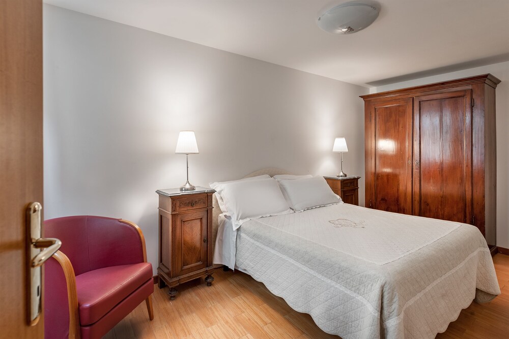 Hotel Montecarlo 11/50