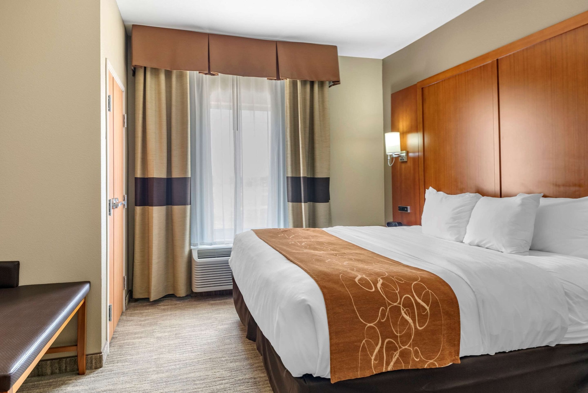 SUITE, KING BED, ACCESSIBLE