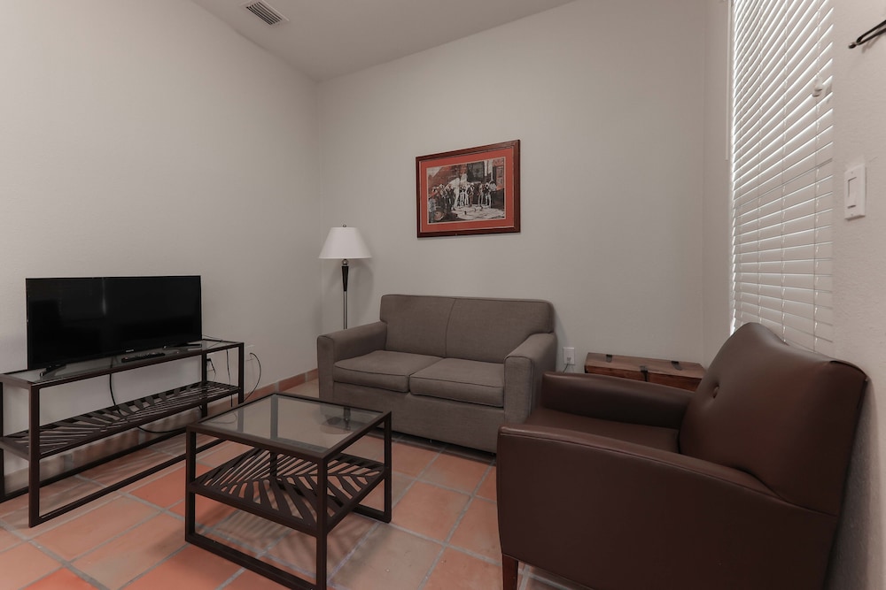 Clarion Inn Suites 40/61