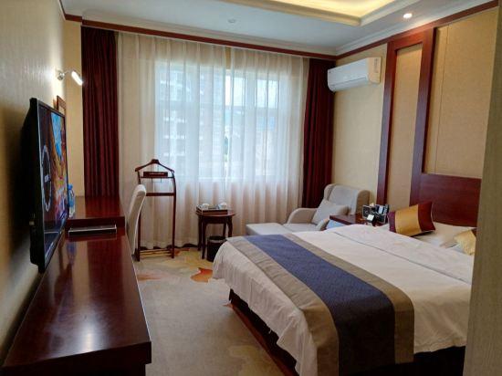 Elegant, Queen Bed