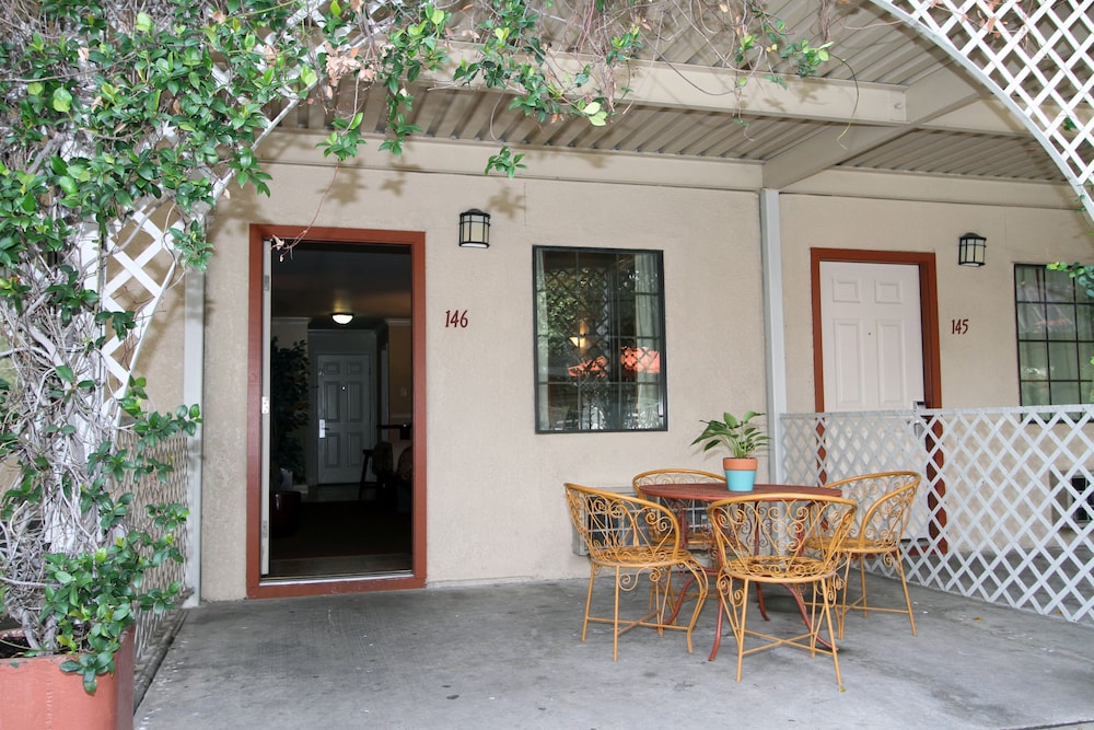 Family Garden Inn Suites 7/50