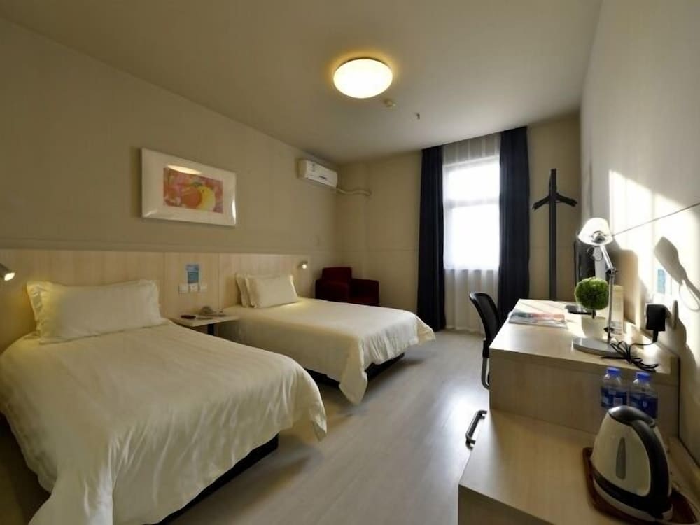Jinjiang Inn Taiyuan Longtan Park 18/23