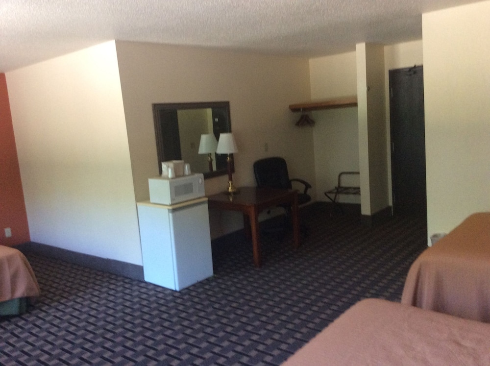 Rodeway Inn Whitehall 23/26