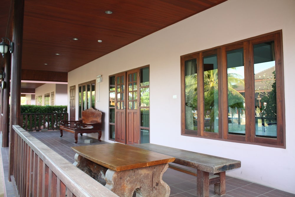 Waterside Resort 12/70