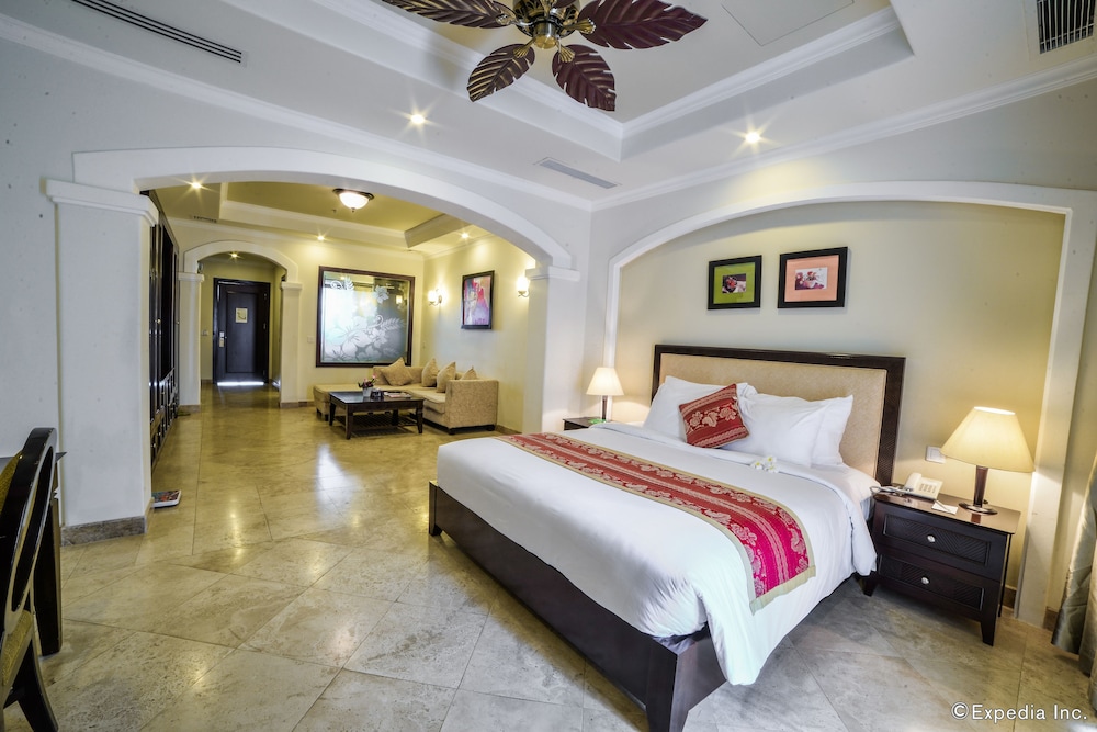 Olalani Resort and Condotel 13/69