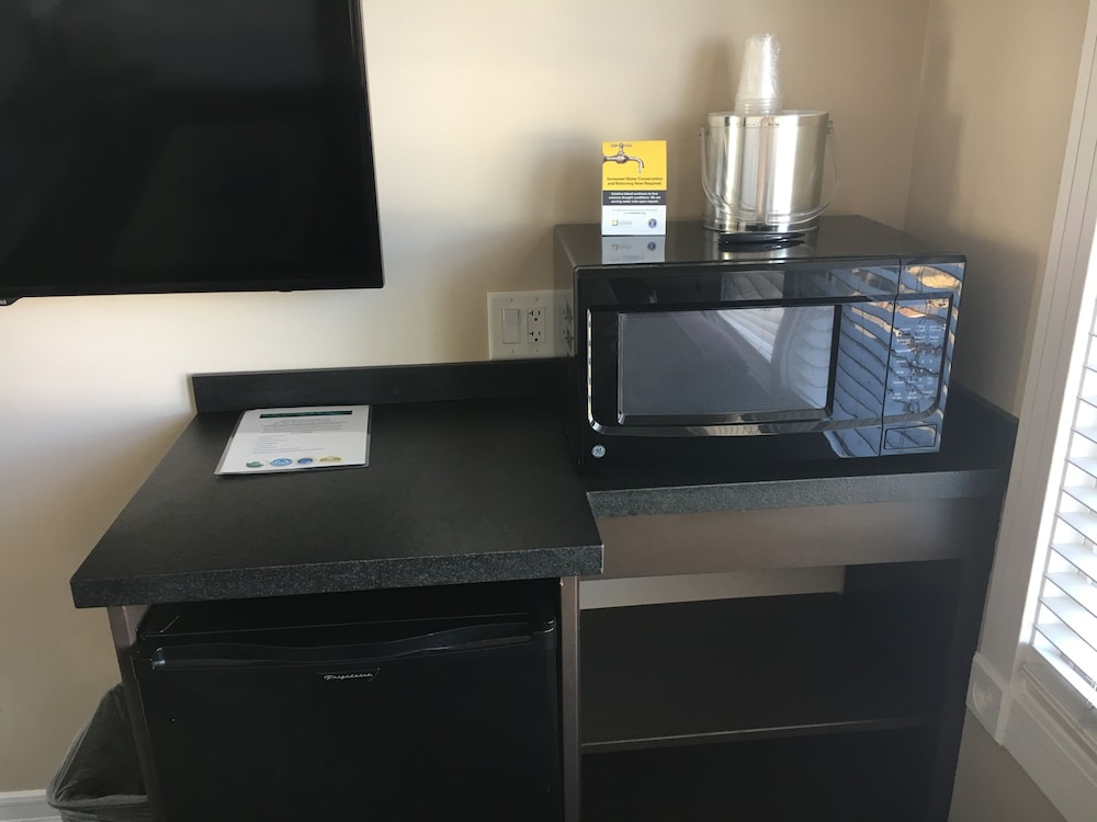 Glenmore Plaza Hotel 50/59