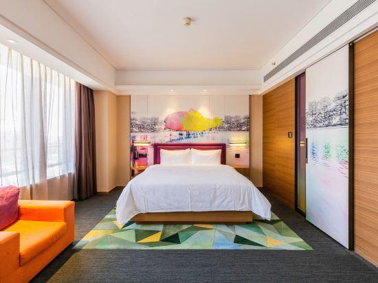 Deluxe, Queen Bed