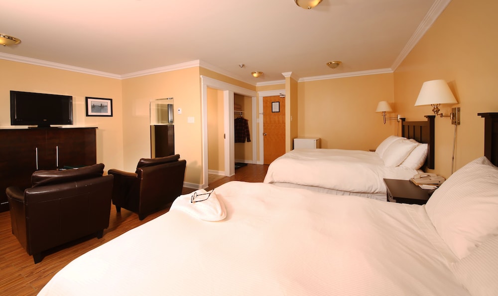 Grenfell Heritage Hotel & Suites 6/30