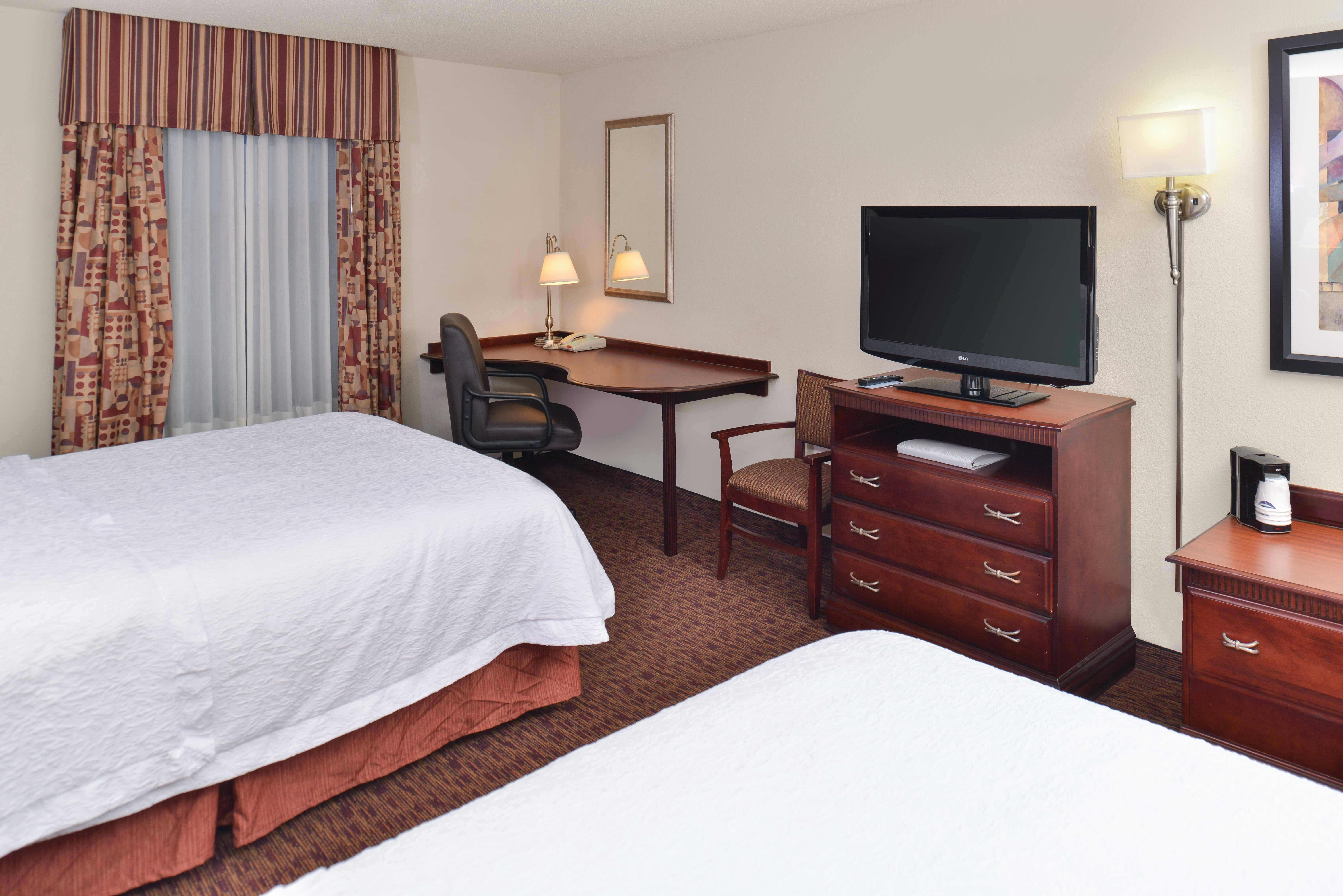 Room, 2 Queen Beds, Hampton Inn and Suites Muncie 2/8