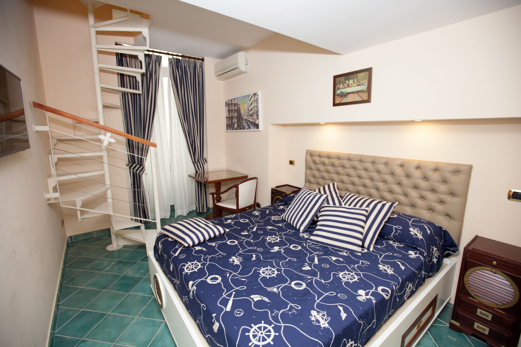 ROOM, TRIPLE